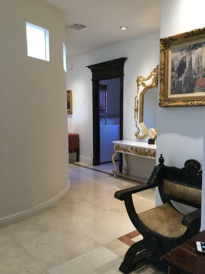 Entire Second Flr - Santa Monica Luxury Roman Villa لوس أنجلوس المظهر الخارجي الصورة